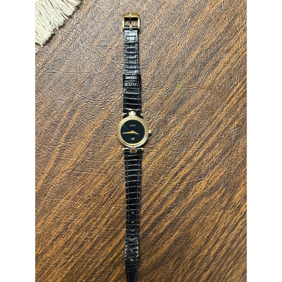 Gucci Women's Croc Embossed Leather Black and Gold Round Watch 4500L with Box - Picture 8 of 11